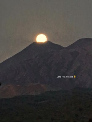 etna ore 5.20 Etna nord Linguaglossa lunaetna.jpg