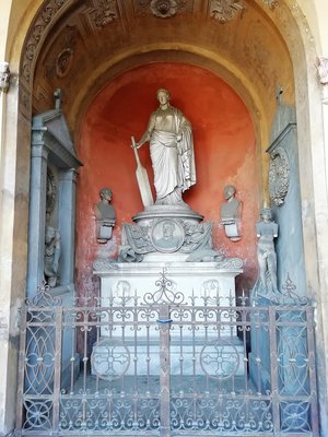 Monumento_della_famiglia_Marescotti_-_Certosa_di_Bologna_2021_abc1 MARE.jpg