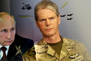 05111_guerrafondaio_sir_adrian_bradshaw.jpg