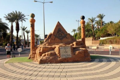 monumentmasonic2-e1296852602110.jpg