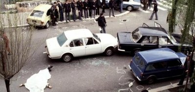 unimmagine-di-via-fani-subito-dopo-la-strage-e-il-rapimento-di-aldo-moro-il-16-marzo-1978_1408339.jpg