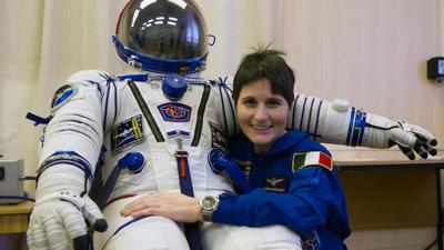 Samantha_s_Sokol_suit_large[1].jpg