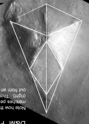 Marte_Piramide_D&M_simmetria_3_rev.JPG