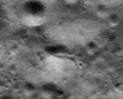 Luna_Astronave_LROC_zoom_a_crop2_700.JPG