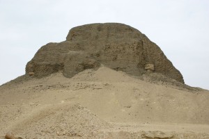 piramide-sesostri-II-xii-din-300x200.jpg